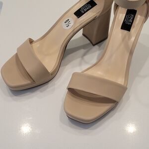 Jones New York Beige Block Heel Sandals with Ankle Strap.